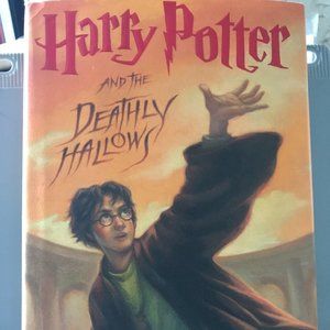 Harry Potter and the Deathly Hallows (Book 7) Hardcover